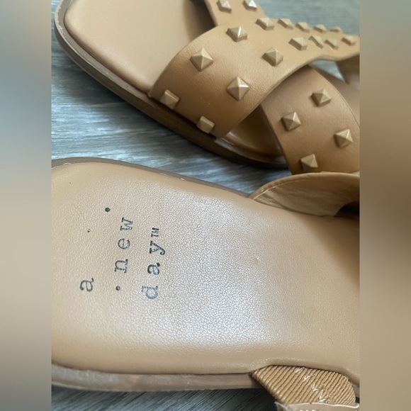a new day Nude Studded Criss Cross Slide Sandals Size 7 Like New Condition - Picture 9 of 10